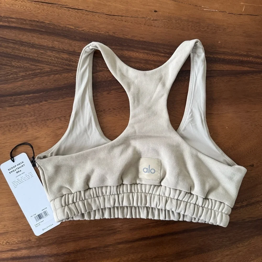 ALO Yoga stylish beige